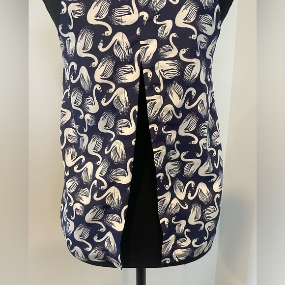 Anthropologie Porridge Open Back Blue & White Swan Print Top GUC - Picture 6 of 9